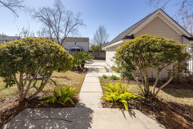 Building Photo - 3 Bedroom 3 Bath Single Family Home in Bridges of Summerville - Summerville