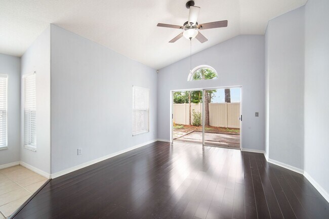 Building Photo - Family-Friendly 3BR Home with Yard, Office...