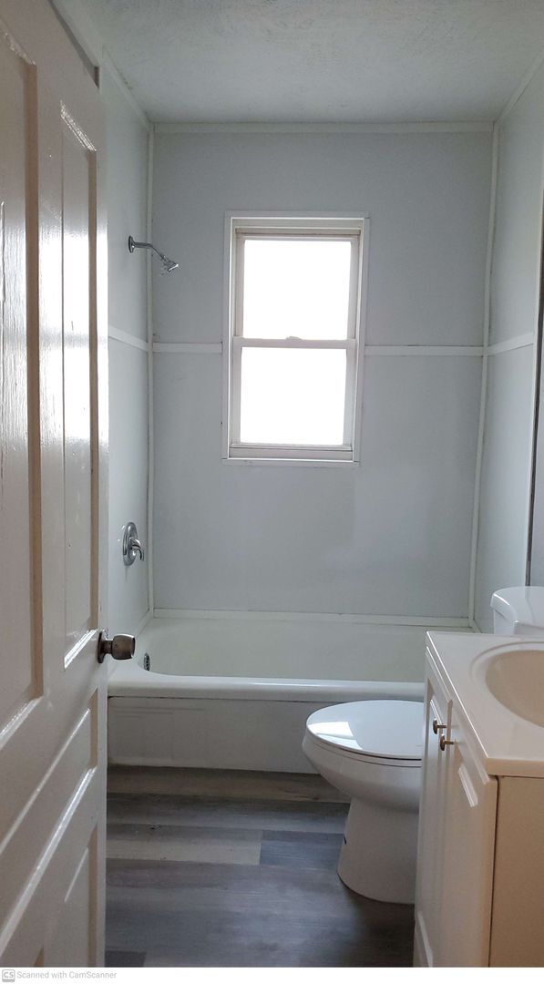 Building Photo - Great 3 bed 2 bath close to everything; more space than you think!