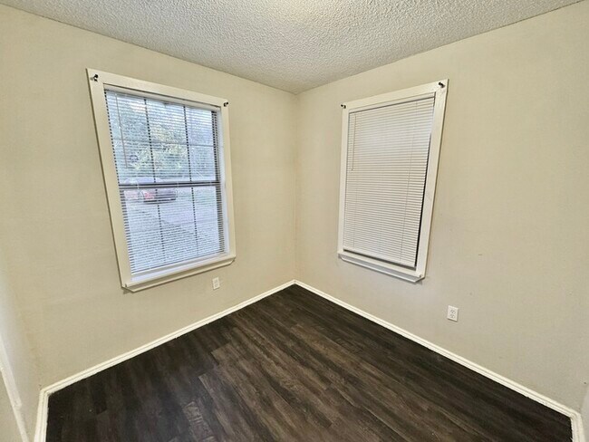 Building Photo - 655 Granada Rd