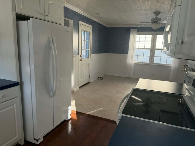 Building Photo - 1730 N Ridge Ave