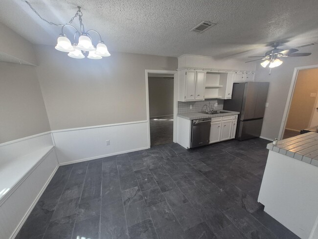 Building Photo - 3211 94th St