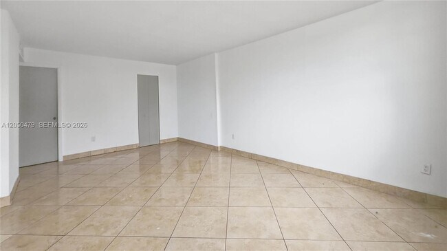 Building Photo - 16450 Miami Dr
