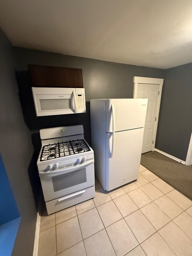 Building Photo - 2612 W 25th St