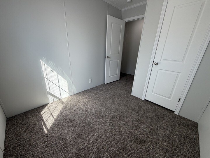Building Photo - 38100 Ducharme Dr