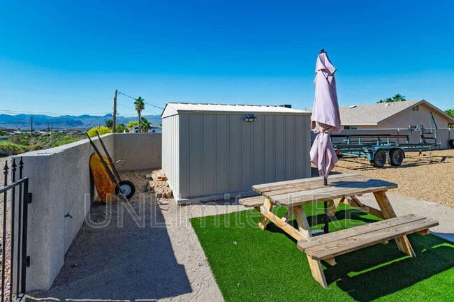 Building Photo - 2960 Star Dr