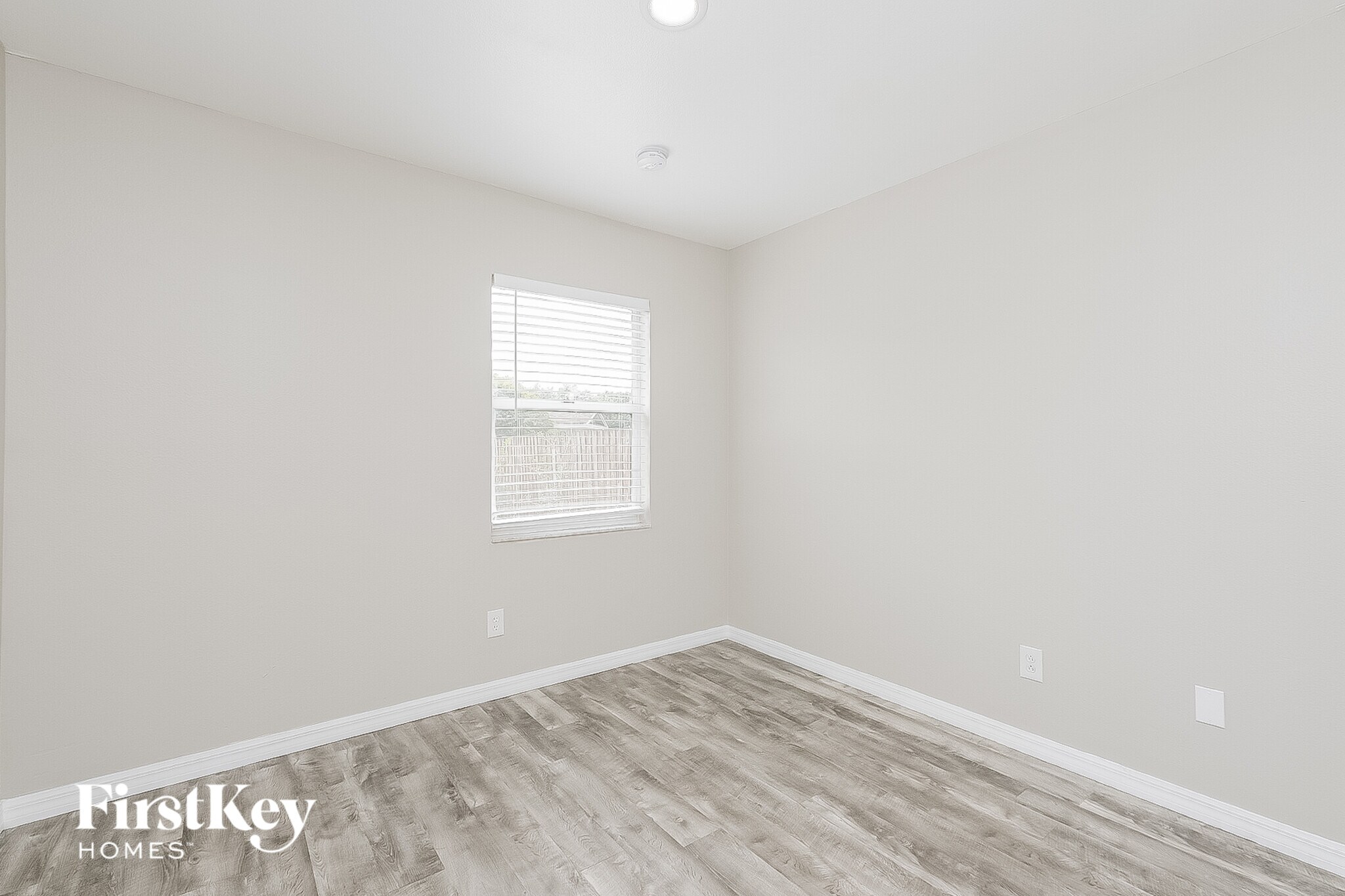 Building Photo - 1033 Hardwood Dr