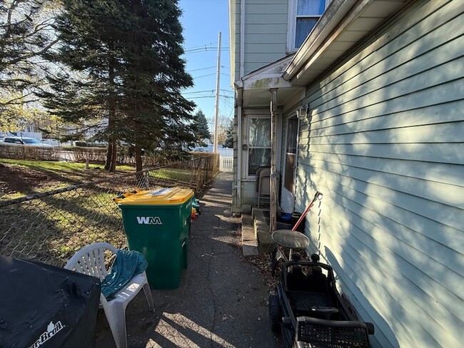 Building Photo - 76 Fowle St