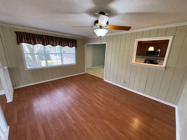 Building Photo - Gorgeous 3/2 Brick Home in Marianna with Bonus Room, Shed, and Fenced Back Yard!