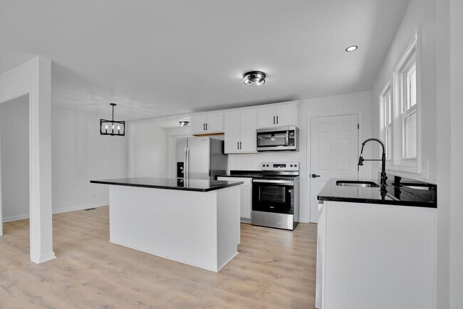 Building Photo - Like New! Fully Renovated 3BR Home | Move-In Ready | Large Lot