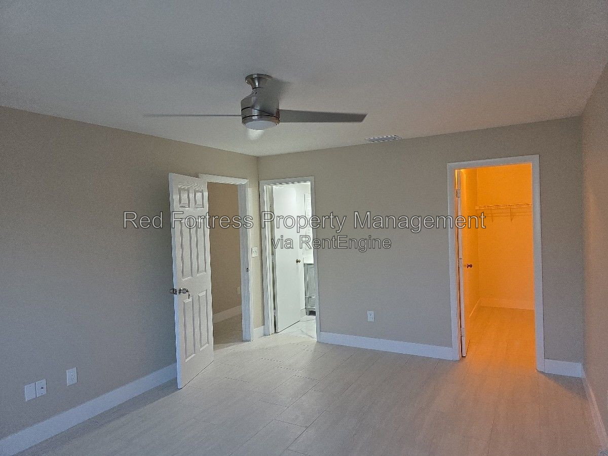 Building Photo - 3608 SW 7th Pl