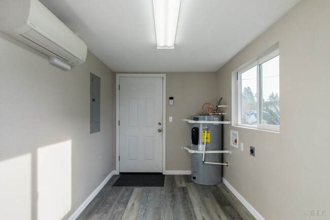 Building Photo - 33450 SW Hall St