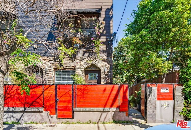 Building Photo - 5915 Lexington Ave