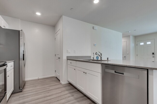 Building Photo - Welcome to a stunning recently built townh...