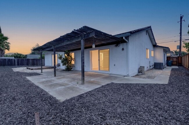 Building Photo - Beautifully Updated Single-Story 4BR Ranch with Designer Finishes & Spacious Fenced Yard!