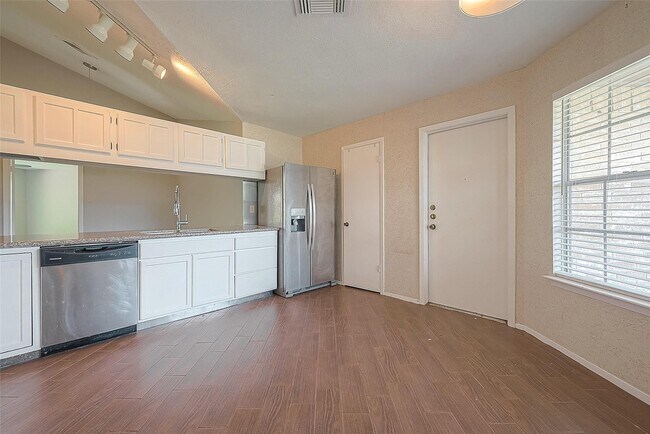 Building Photo - 19510 Westhaven Dr