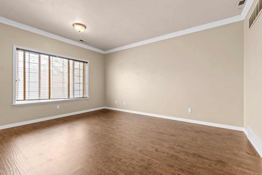 Building Photo - 231 E Sunshine Dr