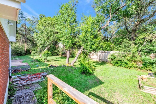 Building Photo - 10903 Chateau Hill