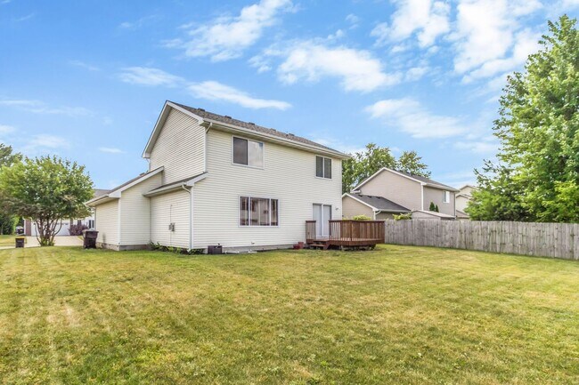 Building Photo - FANTASTIC LOCATION!! 3 Bed, 2.5 Bath Home in Waukee