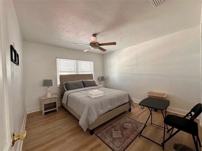 Building Photo - 5411 NE 22nd Terrace