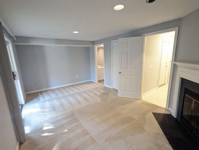 Building Photo - END UNIT townhouse in Ballenger Creek neig...