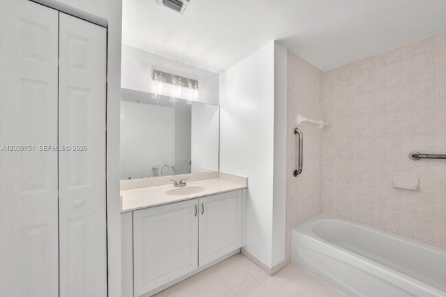 Building Photo - 215 SW 42nd Ave