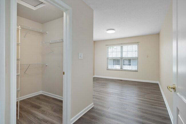 Building Photo - 670 Mystic Pointe Dr