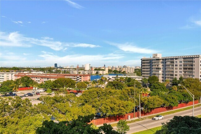 Building Photo - 1300 NE Miami Gardens Dr