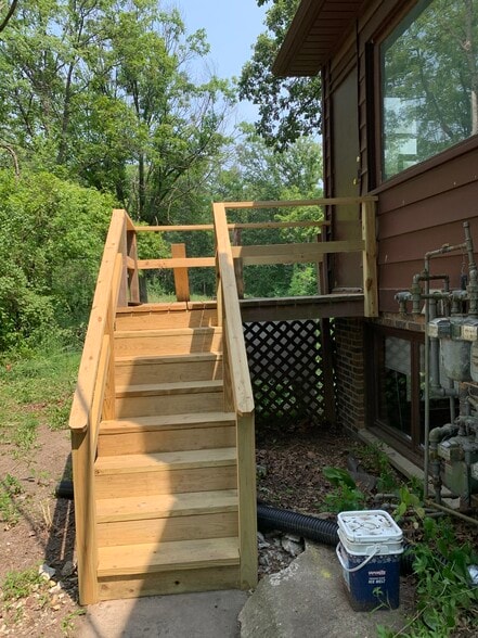 Side Porch - 9121 Sheffield Ave