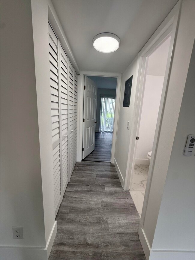 Building Photo - 384 Fanshaw J