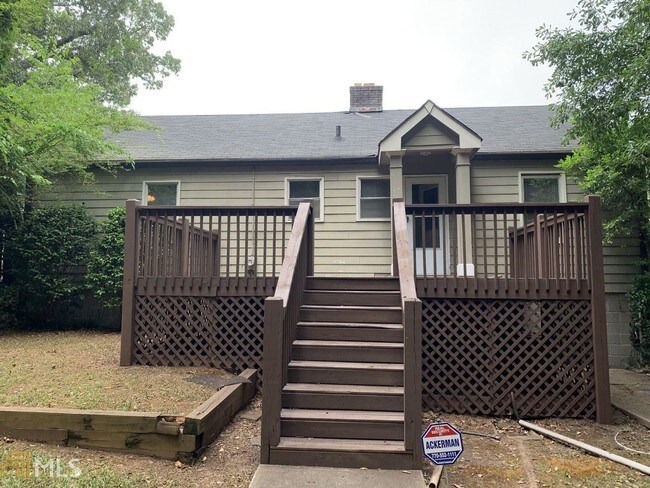 Building Photo - 402 Deckner Ave SW