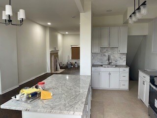 Building Photo - 326 N Francisco Ave