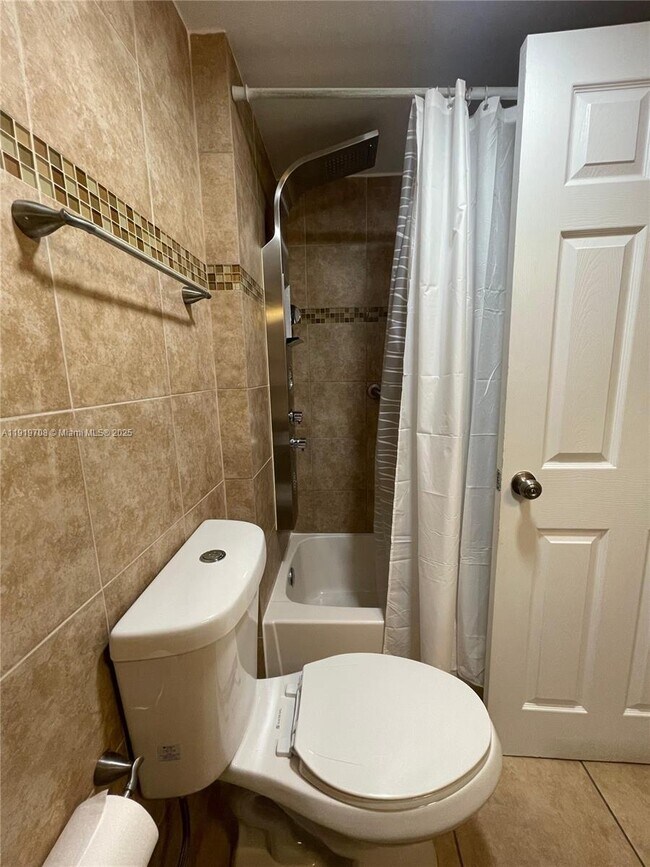 Building Photo - 1255 Collins Ave