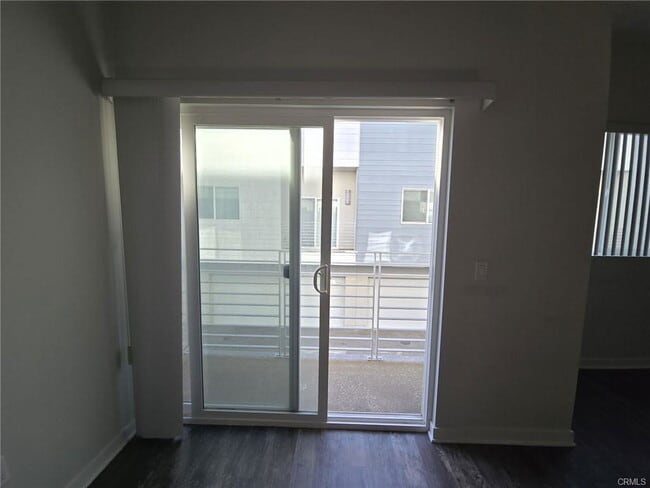 Primary Photo - 1620 W 237th St