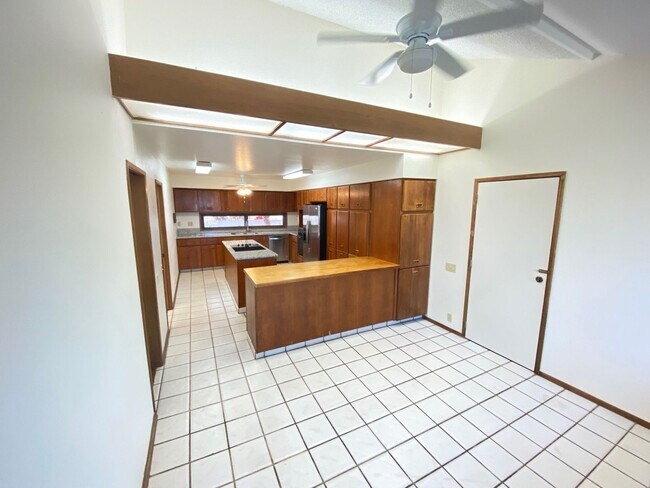 Building Photo - 98-604 Kuini St.