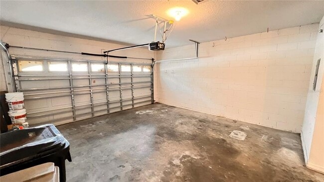 Building Photo - 949 Dekleva Dr