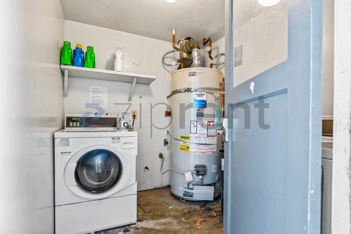 Building Photo - 3865 Almond Ave