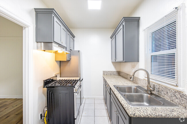 Kitchen - Westmoreland Apartments