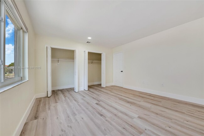 Building Photo - 2942 SW 25th St