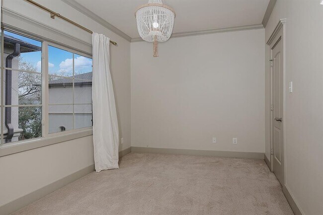 Building Photo - 514 Cortlandt St