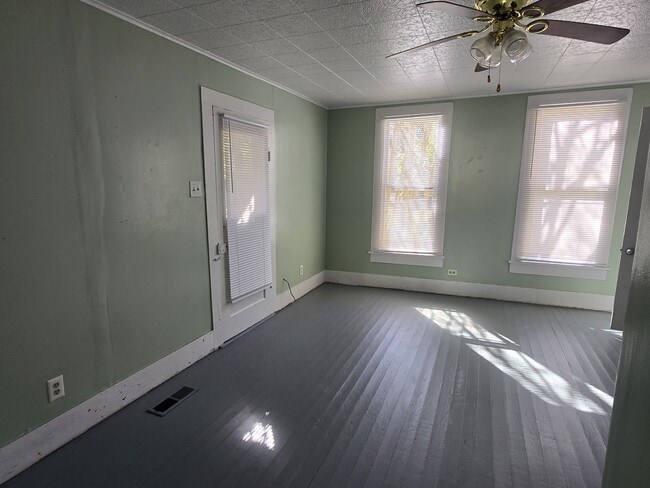 Building Photo - 505 Ave 2 NE