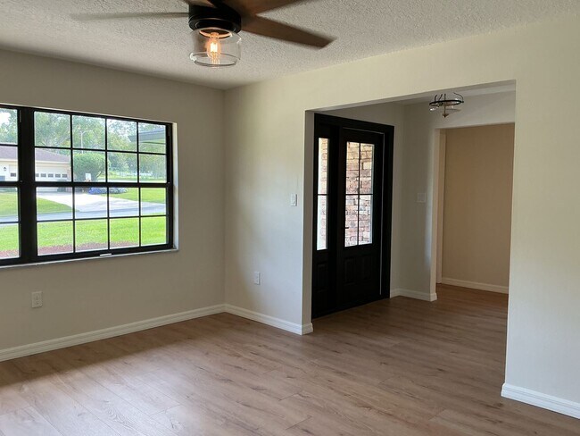 Building Photo - 3BR/2BA Home with Pool & Screened Patio in South Lakeland