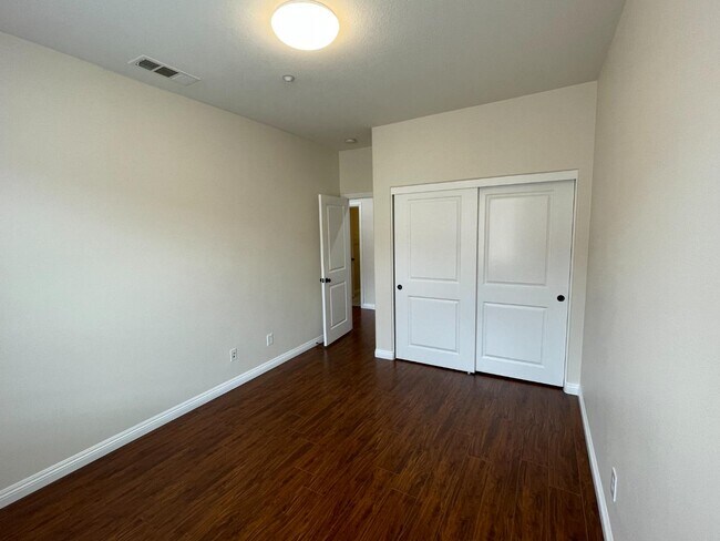 Building Photo - 2208 Pasadena Ct