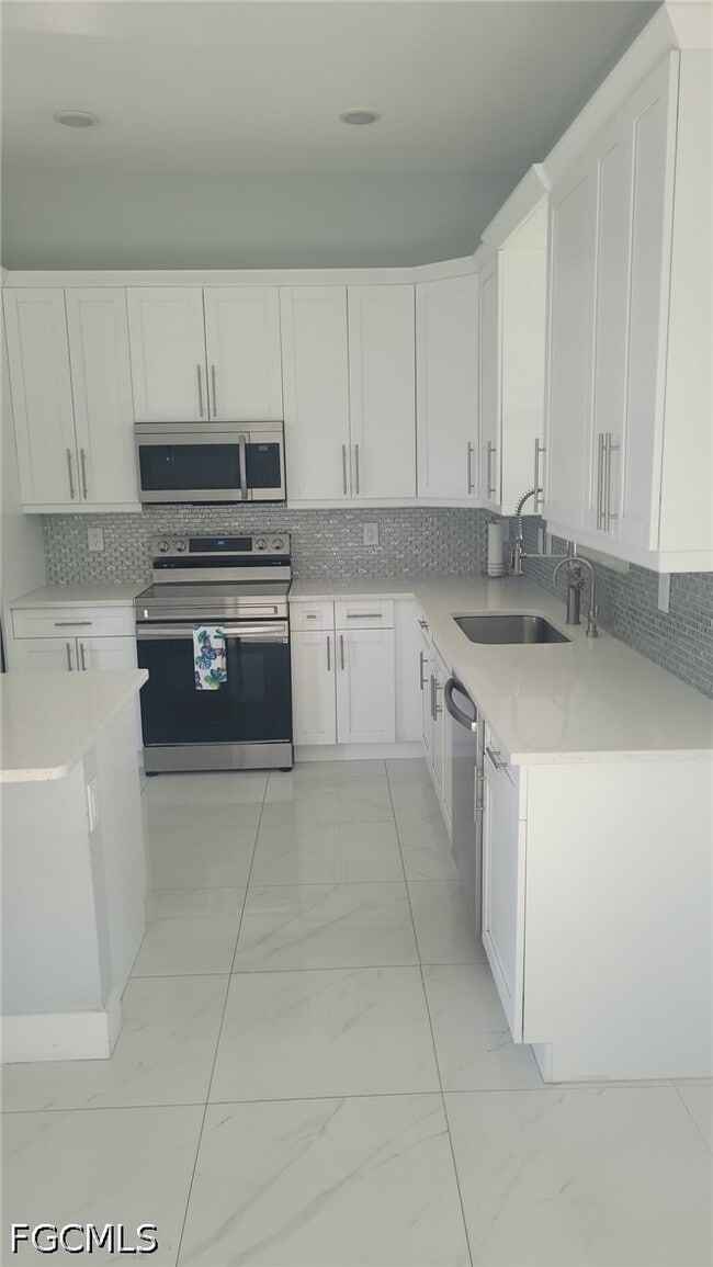 Building Photo - 653 Foxchase Dr