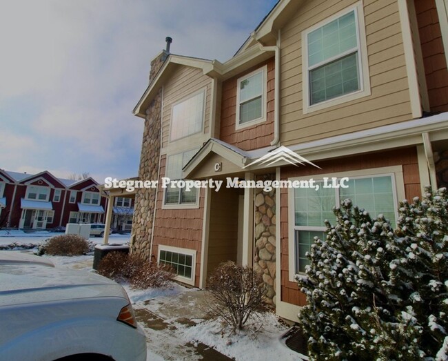 Building Photo - Beautiful Townhome Centrally Located in Fo...