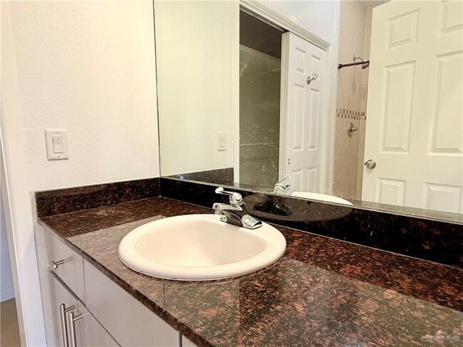 Building Photo - 38 Travis St