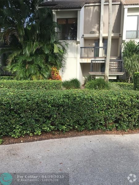 Building Photo - 2303 Bridgewood Dr