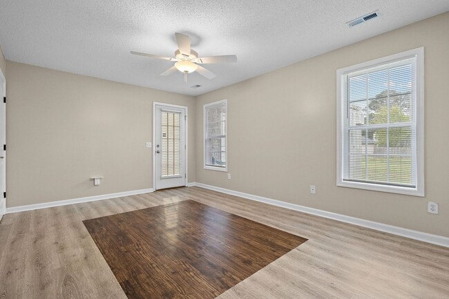 Building Photo - Large Home in Harvest