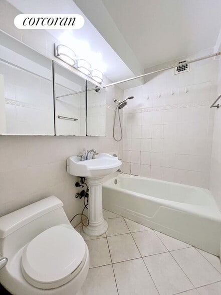 Building Photo - 211 E 53rd St