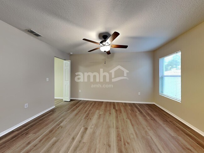 Building Photo - 7271 Wakeview Dr